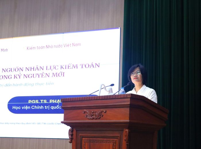 PGS,TS. Phạm Thị Túy - Phó Viện trưởng Viện Kinh tế chính trị học - giảng Chuyên đề nâng cao chất lượng nguồn nhân lực kiểm toán trong kỷ nguyên mới.