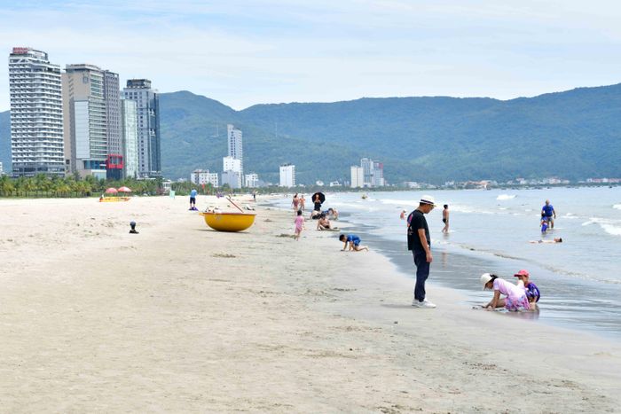 Việc hoàn thiện hành lang pháp lý cho hoạt động lấn biển sẽ tạo cơ sở để quản lý, kiểm soát và định hướng hoạt động này một cách chặt chẽ, bền vững. Ảnh: N.Lộc