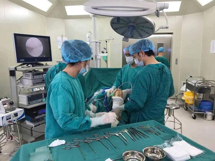 Khoa Ngoại của bệnh viện thực hiện khám và điều trị các bệnh lý thuộc chuyên khoa ngoại khoa. (Ảnh: BS)