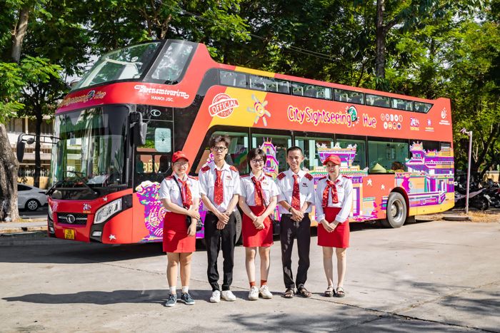 Xe buýt hai tầng City Sightseeing là một lựa chọn để quan sát thành phố từ trên cao và kết nối nhiều điểm tham quan nổi bật của Huế. Nguồn ảnh: Vietnam Sightseeing