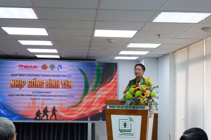 Thiếu tướng Vũ Đức Khiển, Phó Chủ tịch Hội Cựu Công an nhân dân TPHCM phát biểu tại họp báo