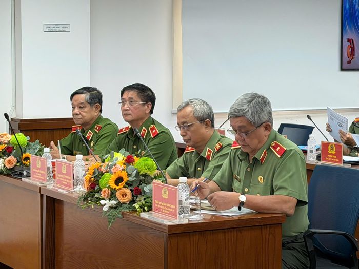 Các đại biểu dự buổi họp báo. 