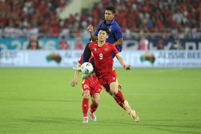 Những màn tranh chấp quyết liệt trong trận đấu