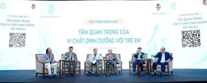 Các chuyên gia chia sẻ tại hội thảo.