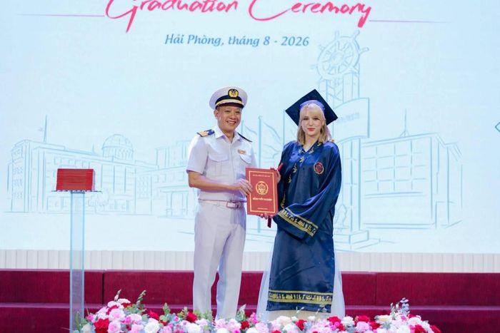 Nữ sinh Ma-rốc trở thành thủ khoa ngành hàng hải.
