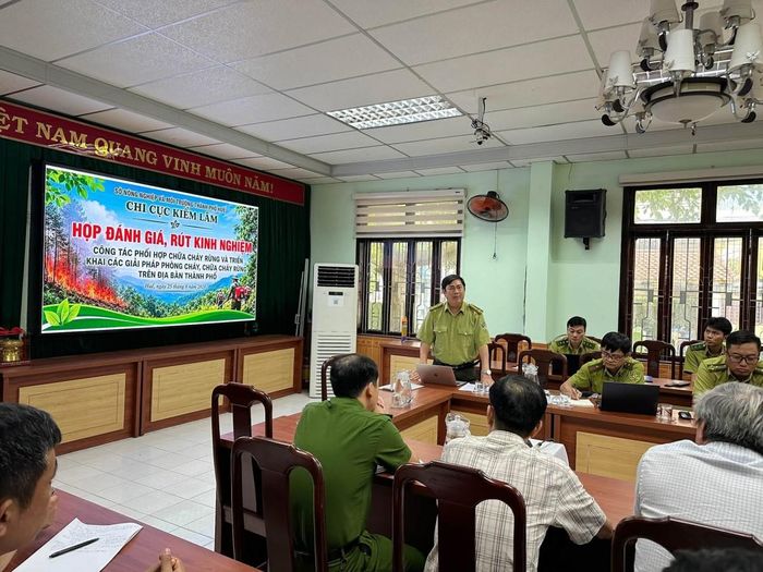 Ông Lê Ngọc Tuấn, Chi cục trưởng Chi cục Kiểm lâm Tp. Huế phát biểu tại cuộc họp