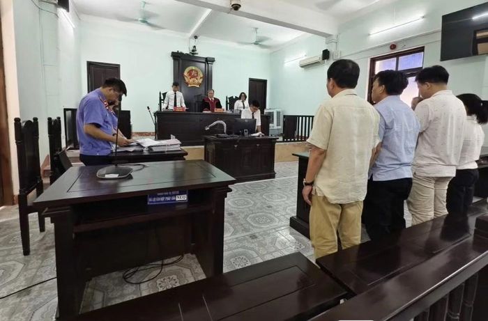 Quang cảnh phiên toà xét xử 
