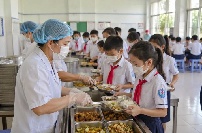  UBND tỉnh Đồng Tháp yêu cầu Công an tỉnh tăng cường nắm tình hình, điều tra, xử lý nghiêm các hành vi vi phạm an toàn thực phẩm, gian dối, cắt xén khẩu phần, suất ăn học đường. Ảnh: Minh họa 