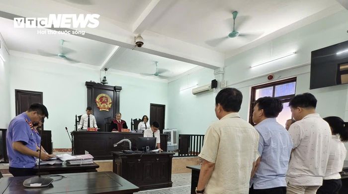 Đại diện Viện Kiểm sát công bố phần luận tội đối với các bị cáo. (Ảnh: N.V)