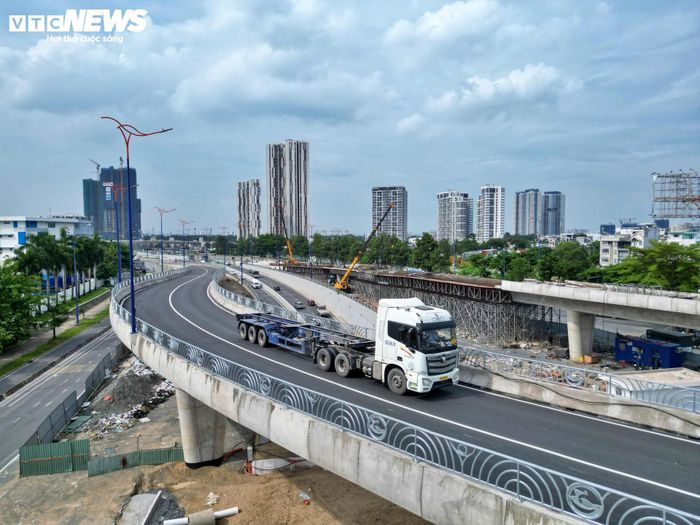 Tuyến đường sắt bắt đầu từ phía Đông ga Thủ Thiêm thuộc tuyến Bến Thành - Thủ Thiêm, tại phường Bình Trưng, TP.HCM, và kết thúc tại depot Cẩm Đường, xã Xuân Đường, Đồng Nai. Trong ảnh là nút giao An Phú, vị trí dự kiến xây dựng ga Thủ Thiêm.