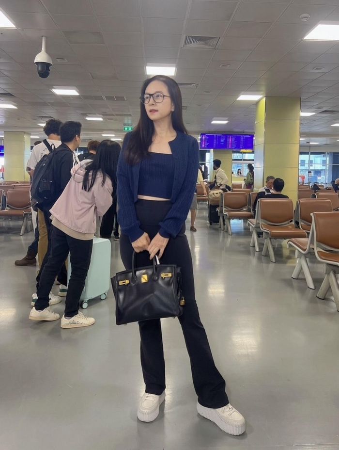 Madam Pang có mặt ở Hà Nội để dự khán trận chung kết lượt về ASEAN Cup 2026. (Ảnh: @panglamsam/Instagram)