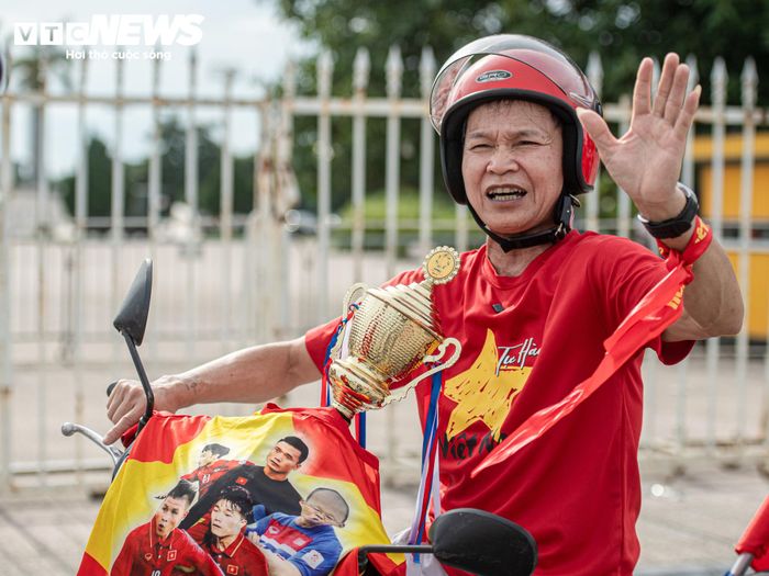 Sự quan tâm đặc biệt của người hâm mộ cũng xuất phát từ lợi thế mà đội tuyển Việt Nam tạo được ở trận lượt đi. Ngày 22/8, thầy trò HLV Kim Sang-sik đánh bại Thái Lan 2-0 trên sân Rajamangala, qua đó nắm lợi thế lớn trước trận quyết định trên sân nhà.