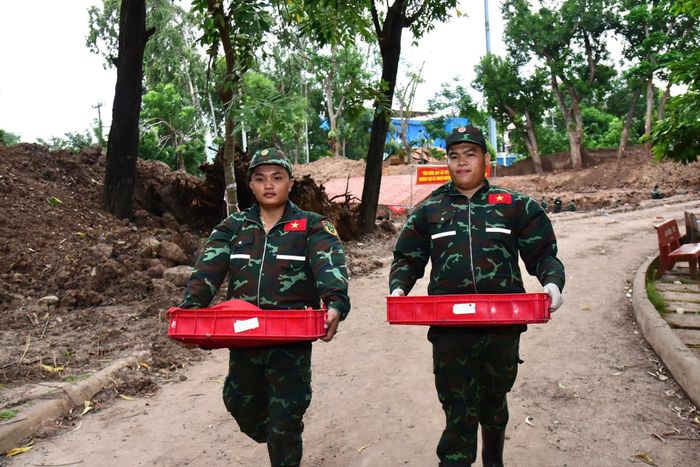 Trong ngày 26/8, lực lượng tìm kiếm đã phát hiện, quy tập thêm 17 bộ hài cốt liệt sĩ tại công viên Lê Thị Riêng.