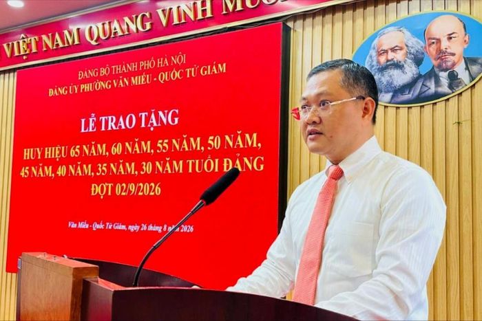 Bí thư Đảng ủy phường Văn Miếu - Quốc Tử Giám Vũ Xuân Hùng phát biểu. Ảnh: An Quyên