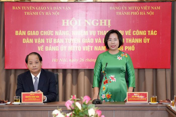 Chủ tịch Ủy ban MTTQ Việt Nam thành phố, Bí thư Đảng ủy MTTQ Việt Nam thành phố Hà Nội Bùi Huyền Mai phát biểu tiếp nhận nhiệm vụ. Ảnh: Phạm Mạnh