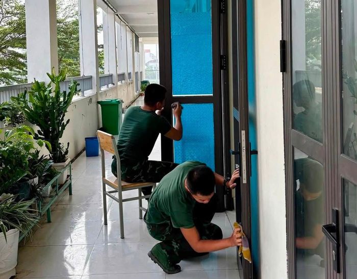 Công tác chuẩn bị cho năm học mới tại Trường Tiểu học Lý Nam Đế, xã Hoài Đức. Ảnh: HL