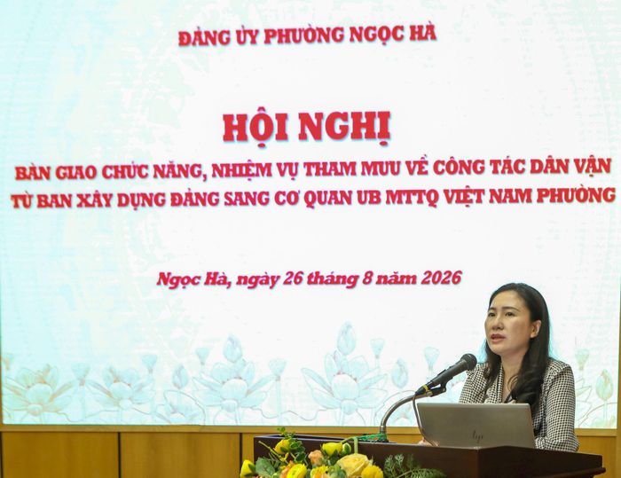 Bí thư Đảng ủy phường Ngọc Hà Đỗ Thị Lan Hương phát biểu tại hội nghị. Ảnh: Duy Khánh
