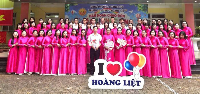 Trường Tiểu học Hoàng Liệt tập huấn chuyên môn ngày cuối cùng trước khi sáp nhập. Ảnh TA.