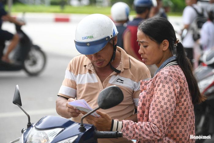 Sức nóng của thị trường vé phần nào cho thấy sự quan tâm đặc biệt dành cho trận chung kết giữa tuyển Việt Nam và Thái Lan. Ảnh: Ngọc Tú