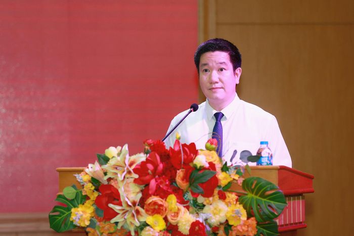 Đồng chí Nguyễn Huy Cường, Bí thư Đảng ủy, Chủ tịch HĐND phường Thanh Xuân phát biểu tại Lễ trao tặng Huy hiệu Đảng đợt 2-9-2026. Ảnh: Tùng Lâm