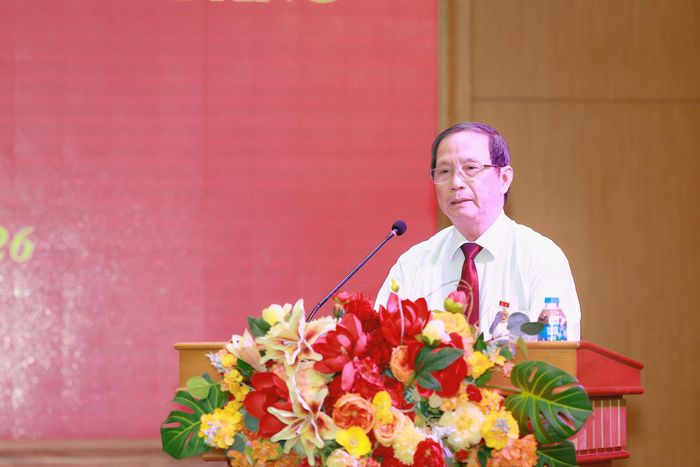 Đồng chí Phạm Quốc Oanh chia sẻ cảm xúc tại Lễ trao tặng Huy hiệu Đảng đợt 2-9-2026. Ảnh: Tùng Lâm