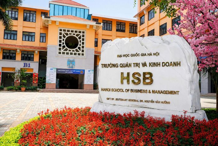 Khuôn viên Trường Quản trị và Kinh doanh. Ảnh: HSB