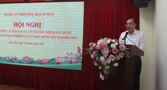 Phó Bí thư Thường trực Đảng ủy phường Bạch Mai Nguyễn Ngọc Phương phát biểu. Ảnh: PV