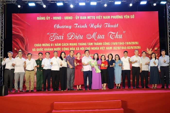 Chương trình “Giai điệu mùa thu” mang đến không khí vui tươi, phấn khởi trong những ngày mùa thu lịch sử. Ảnh: Thái Phương