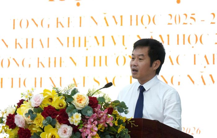 Chủ tịch UBND xã Trung Giã Nguyễn Bá Hoàng phát biểu tại hội nghị. Ảnh: Đức Hiển