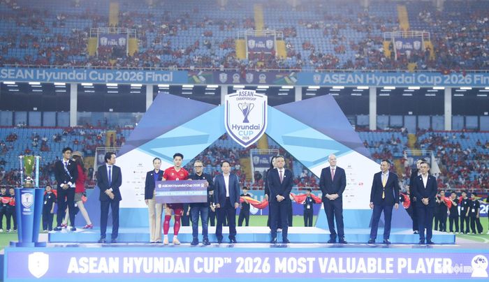 Ngoài ra, Đình Bắc nhận giải thưởng Cầu thủ xuất sắc nhất ASEAN Cup 2026. Ảnh: Ngọc Tú
