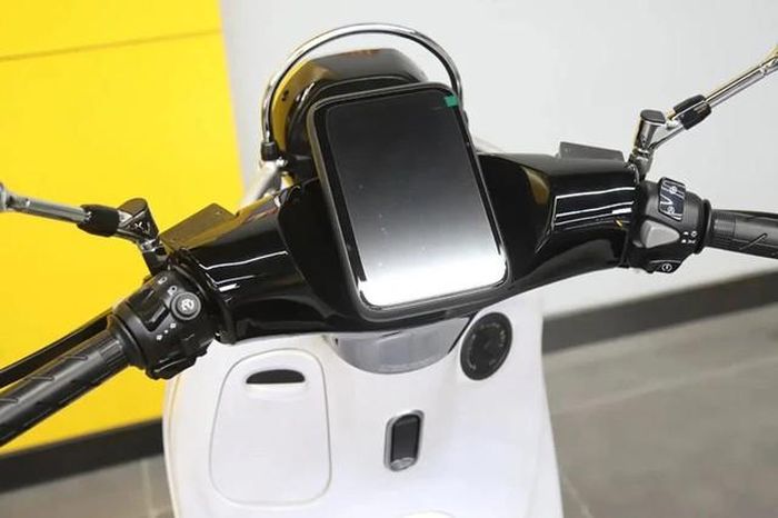 Wuyang-Honda còn trang bị cho mẫu xe tay ga mới tay lái có sưởi