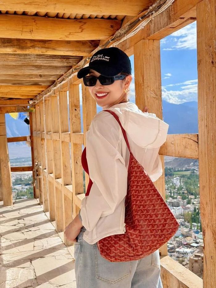 Jennifer Phạm cho biết, cô đến Ladakh (Ấn Độ) để hành hương, ghé thăm những tu viện cổ, lắng nghe những lời giảng pháp và tìm kiếm sự tĩnh lặng. 