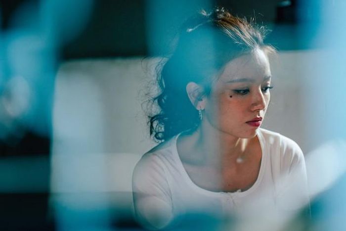 Hạ Anh gặp nhiều vất vả trong phim "Lên hương".