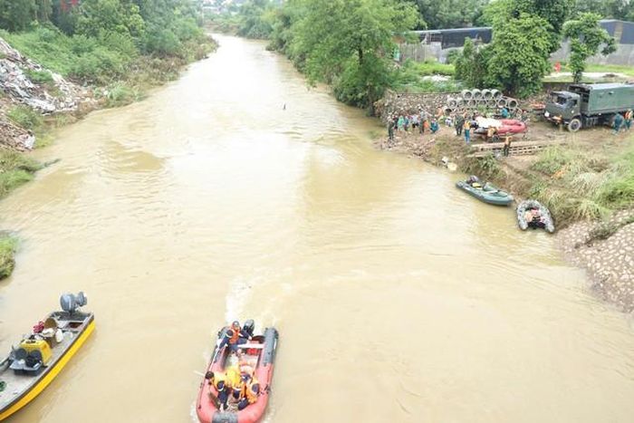 Cụm 79 - Bộ Tham mưu cũng được huy động, khẩn trương phối hợp với các đơn vị tổ chức tìm kiếm 3 người đang mất tích.