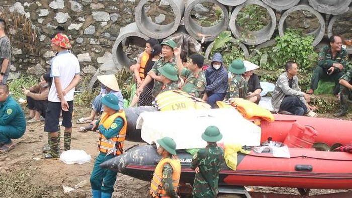 Cùng với Bộ CHQS tỉnh Thái Nguyên, Lữ đoàn 575 được huy động tham gia công tác tìm kiếm, cứu nạn, phối hợp với các lực lượng tại hiện trường.