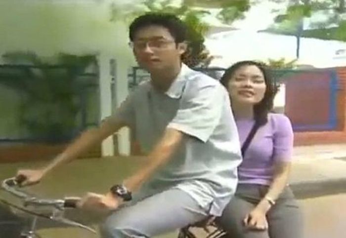 Nam (Nguyễn Thanh Vinh) là người có nhiều phân cảnh tình cảm với Trà "cave" nhất trong "Phía trước là bầu trời".