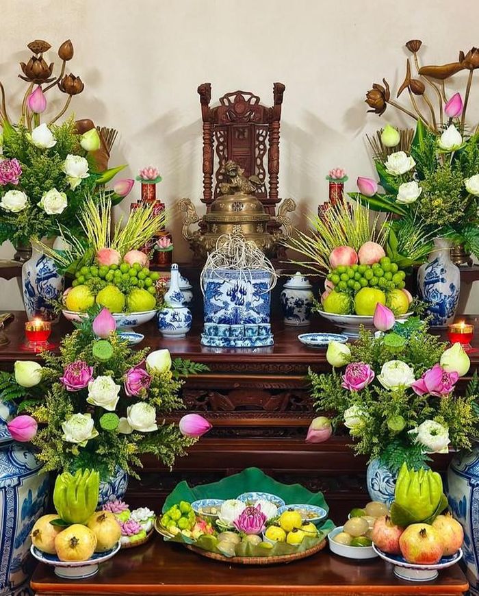 Lựa chọn hoa cúng Rằm tháng 7 âm lịch cũng cần lưu ý. Ảnh Đỗ Thu Ngọc