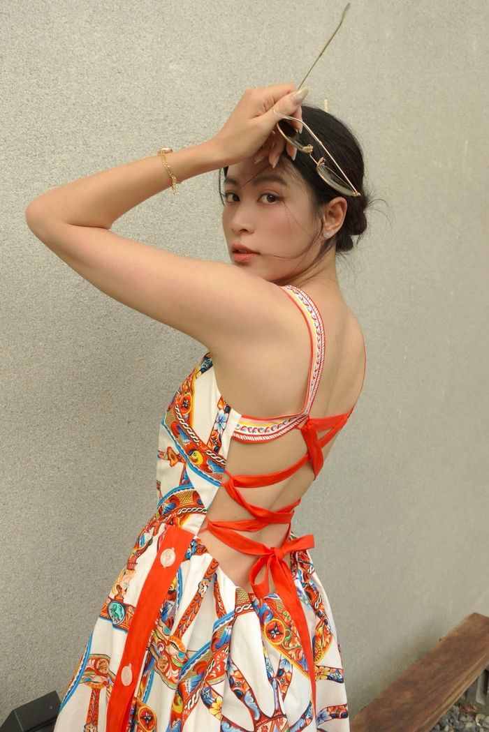 Ca sĩ Hoàng Thùy Linh khiến người hâm mộ trầm trồ trước nhan sắc ngày càng xinh tươi, đằm thắm trong loạt ảnh mới nhất của cô.