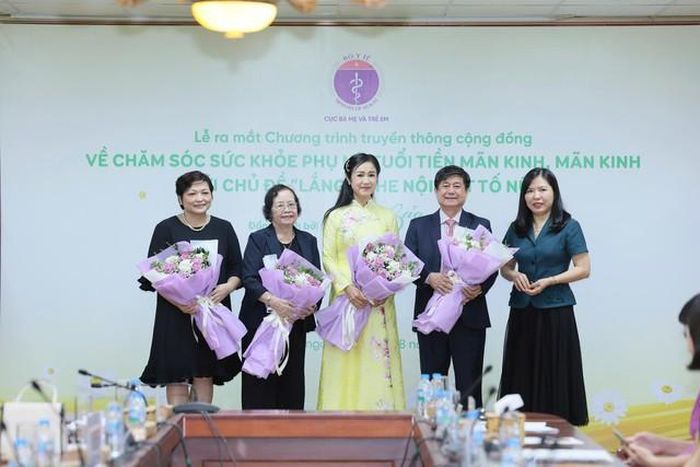 Theo NSND Thu Hà, để chăm sóc sức khỏe đúng cách, phụ nữ cần có kiến thức, chủ động tìm hiểu và quan trọng nhất là có sự tham vấn của bác sĩ, nhà chuyên môn. 