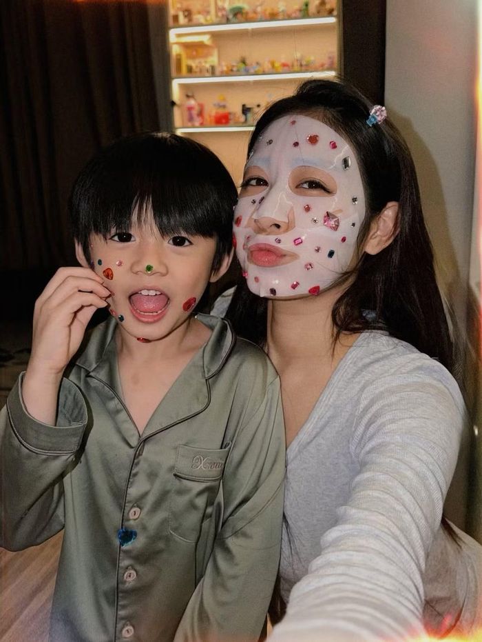  Trang Lou và bé Dừa cùng "bắt trend". Ảnh: loungu 