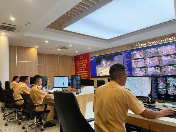 CSGT theo dõi qua hệ thống camera AI tại Trung tâm chỉ huy CATP