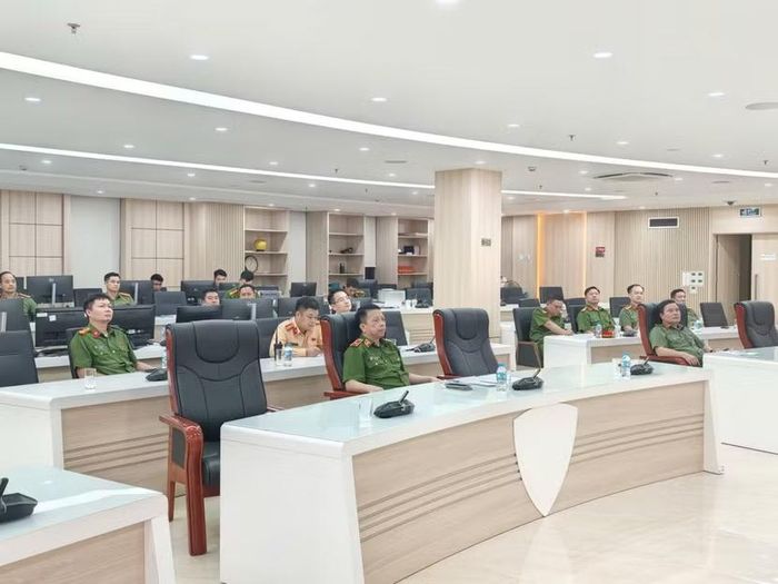 Thiếu tướng Nguyễn Hồng Ky, Phó Giám đốc CATP trực tiếp chỉ đạo công tác đảm bảo ANTT, TTATGT trước, trong và sau trận chung kết bóng đá ASEAN HYUNDAI CUP 2026 tại Trung tâm chỉ huy CATP