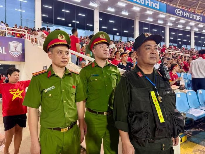Các lực lượng phối hợp đảm bảo an ninh, an toàn trong sân vận động Quốc gia Mỹ Đình