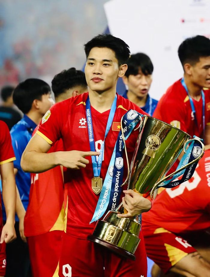 Đình Bắc hạnh phúc với dấu mốc sự nghiệp