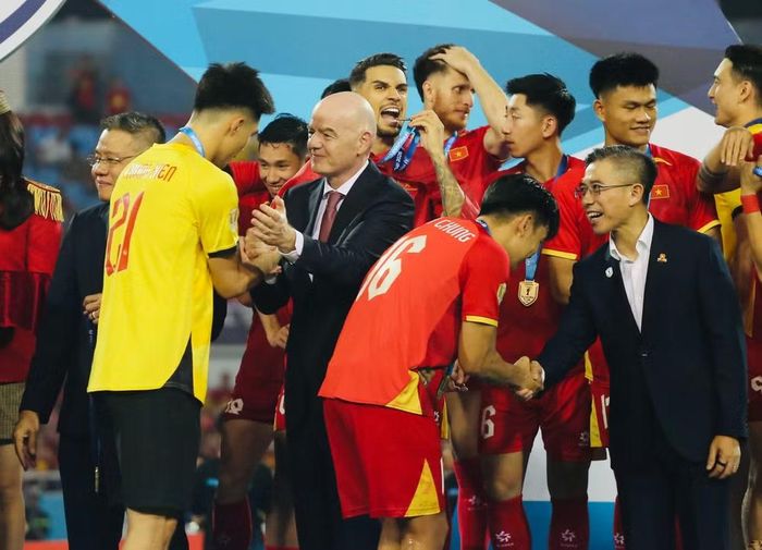 Một buổi tối đầy cảm xúc và tự hào với các thành viên đội tuyển Việt Nam - nhà vô địch Đông Nam Á 2 mùa liên tiếp