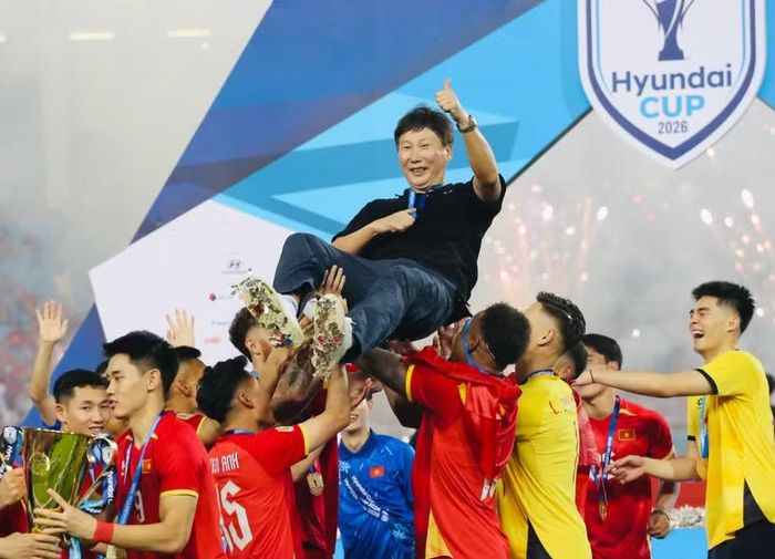 Các cầu thủ tri ân HLV Kim Sang-sik