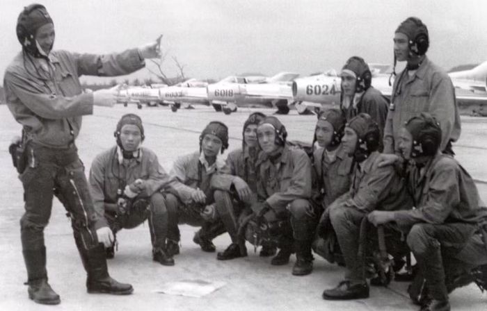 MiG-19 từng được sử dụng tại nhiều quốc gia và tham gia các cuộc xung đột trong thời kỳ Chiến tranh Lạnh. Tại Việt Nam, biến thể MiG-19 được biết đến với tên J-6 do Trung Quốc sản xuất cũng tham gia chiến đấu trong giai đoạn sau của cuộc chiến.