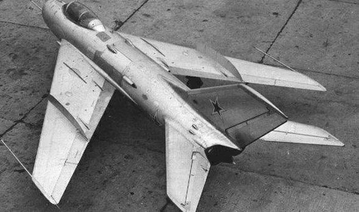 Nó không nổi tiếng bằng MiG-21, nhưng chính MiG-19 đã mở đường cho thế hệ MiG tiếp theo.