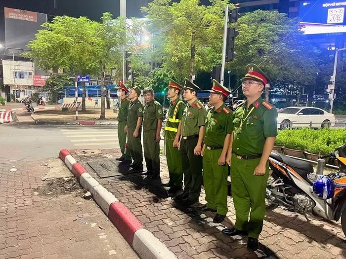 Công an phường Kim Liên chủ động phòng ngừa tụ tập, đua xe trái phép sau trận chung kết Việt Nam - Thái Lan