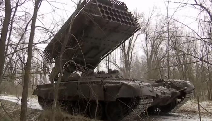 Theo Rostec, nguyên mẫu đầu tiên của TOS-3 đã được chế tạo và hệ thống sử dụng khung gầm bánh xích cùng một giàn phóng mới, nhằm tăng tầm bắn và sử dụng loại đạn mới.